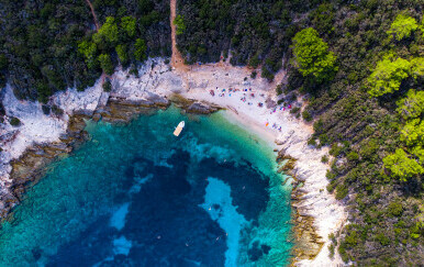 Otok Ljubavi: Tirkizni raj u kojem ćete pronaći neke od najljepših plaža Hrvatske