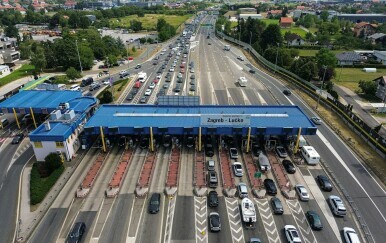 Kolona vozila u NP Lučko - 1