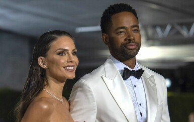 Nina Seničar i Jay Ellis