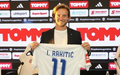 Ivan Rakitić s dresom Hajduka