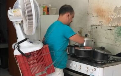 Kuhanje po vrućini može biti pakleni posao, no on se snašao i nasmijao gledatelje