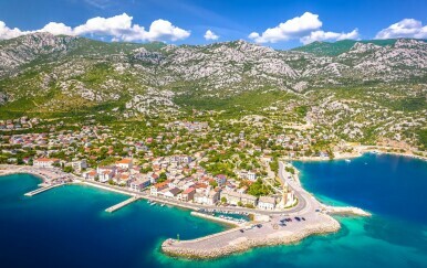 Gdje Lika ljubi more: Gradić koji vole bajkeri, planinari i obožavatelji pustih plaža