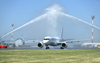 Novi Airbus A220 - 8