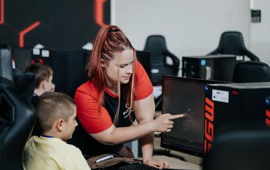 Dok se njihovi vršnjaci kupaju, oni stvaraju vlastite videoigre