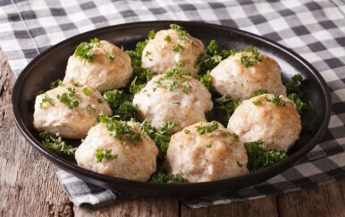Mesne okruglice od mljevene piletine i feta sira recept