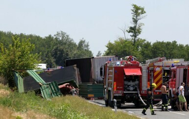 Težak sudar dvaju kamiona: Poginula jedna osoba, sve službe su na mjestu tragedije