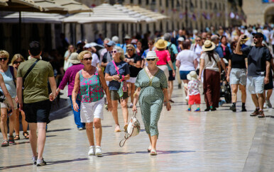 Turisti u Dubrovniku, ilustracija