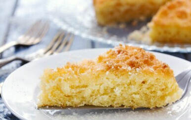 S mirisom ljeta: Recept za jednostavan kolač od ananasa i kokosa