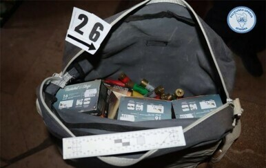 Istarska policija: Kod muškarca u Žminju pronađeni droga, novac i oružje