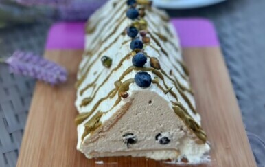 Recept za brzinski kolač od sira, pistacija i borovnica