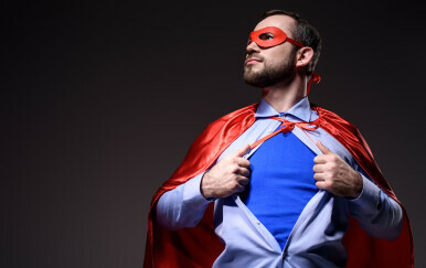 Kako se piše: superjunak ili super junak