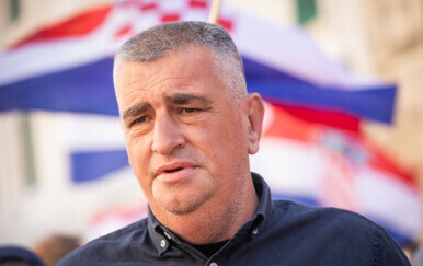 Miro Bulj u Saboru komentirao fotografiju Andreja Plenkovića s Thompsonom