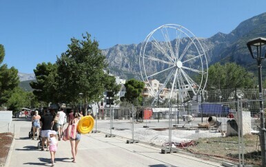 Atrakcija u Makraskoj: Na glavnoj plaži postavlja se golemi panoramski kotač