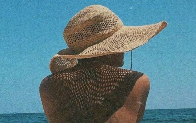 Ella Dvornik na Instagramu objavila fotografije u toplesu