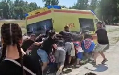 Kola hitne zapela pred Thompsonov koncert – obožavatelji priskočili u pomoć