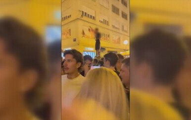 VIDEO Dižu se desnice i pjevaju ustaške pjesme, policija: "Sve snimamo, a postupat ćemo kasnije zato što..."