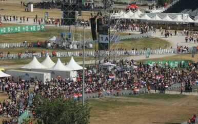 Prvi Thompsonovi fanovi ulaze na Hipodrom