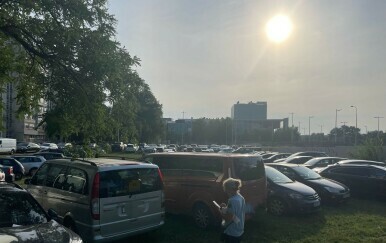 Zelene površine u Novom Zagrebu postale parkirališta