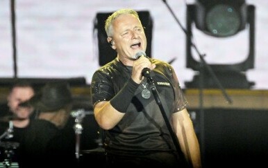Biskup u miru Ante Ivas recitirao molitvu na koncertu Marka Perkovića Thompsona
