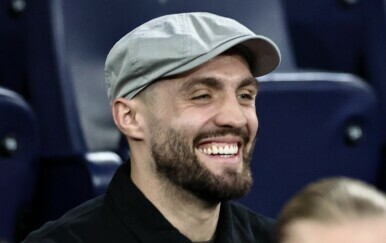 Mateo Kovačić na štakama stigao na Thompsonov koncert