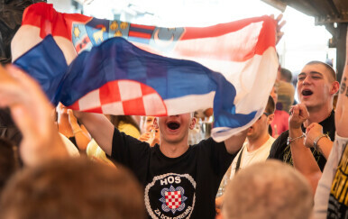 Sramotna presuda: Sutkinja oslobodila mladića koji je u TV kamere urlao "Za dom spremni"
