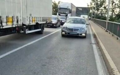 Scena na granici s BiH podigla prašinu: "A tko si ti da njima zabraniš da prođu?"