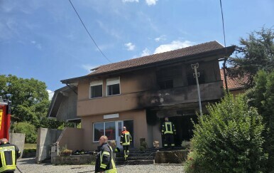 Posvađao se s obitelji, pa zapalio kuću