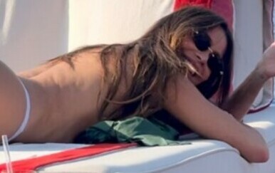 Sofia Vergara oduševila je pratitelje videom u bijelom bikiniju