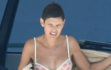 Bianca Balti snimljena kod Sardinije