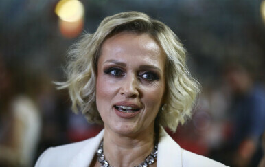 Ivana Vrdoljak Vanna u sandalama Valentino i bijeloj haljinici