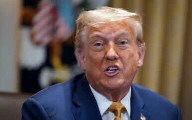 Trump odobrio slanje veće količine oružja Ukrajini i razmatra sankcije Rusiji