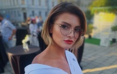 Ella Dvornik intrigira pratitelje objavama s misterioznim muškarcem