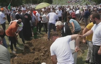 S komemoracije za Srebrenicu poslana poruka Srbiji