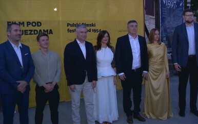 Milanović i supruga privlačili pozornost, Urban pjevao himnu, a "Bella Ciao" dobila ovacije