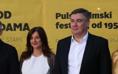 Sanja Musić Milanović u bijelom izdanju na otvorenju 72. Pulskog filmskog festivala