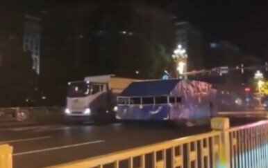 VIDEO Novi misterij iz Kine: Skrivva li se ispod ovog pokrova najnapredniji kineski tenk?