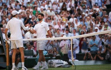 Đoković "pometen" u polufinalu Wimbledona: Sinner i Alcaraz u finalu