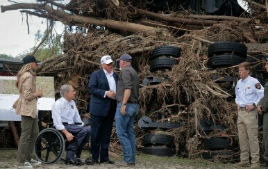Trump stigao u Teksas u obilazak poplavljenih područja