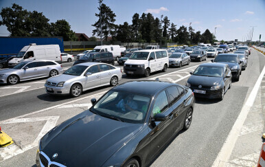 HAK: Pojačan promet na autocestama, graničnim prijelazima i trajektnim lukama