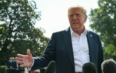 Trump najavio carine od 30 posto za EU i Meksiko