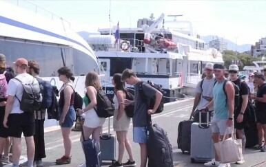 Pristižu tisuće turista, stvorile se nesnosne gužve prema moru: "Itekako se osjetila nervoza"