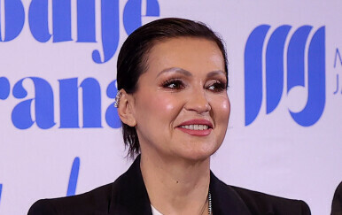 Nina Badrić u savršenim ravnim sandalama