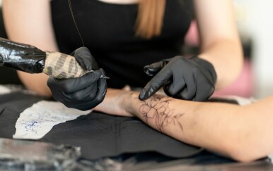 Želite se tetovirati? Nakon ove brutalne ispovijesti to vam možda neće zvučati kao dobra ideja