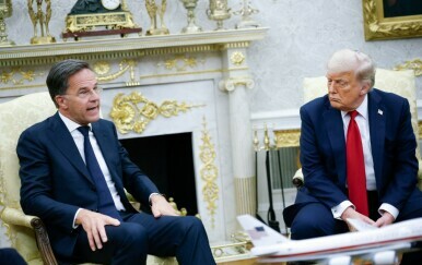 Donald Trump i Mark Rutte se obraćaju iz Bijele kuće