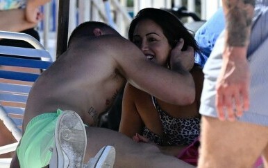 Conor McGregor na plaži ljubio misterioznu crnku, evo što je rekao na skandal