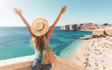 Kako se piše: turistica ili turistkinja