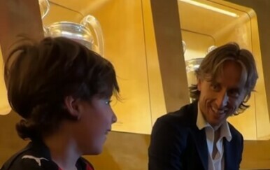 Luka Modrić i maleni navijač Milana