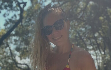Marija Kolb se odmara u društvu mačke
