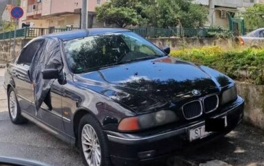 Vozač BMW-a parkirao na nogostup u Solinu pa imao što vidjeti kad se vratio