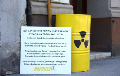 Bačva ispred veleposlanstva RH u Sarajevu